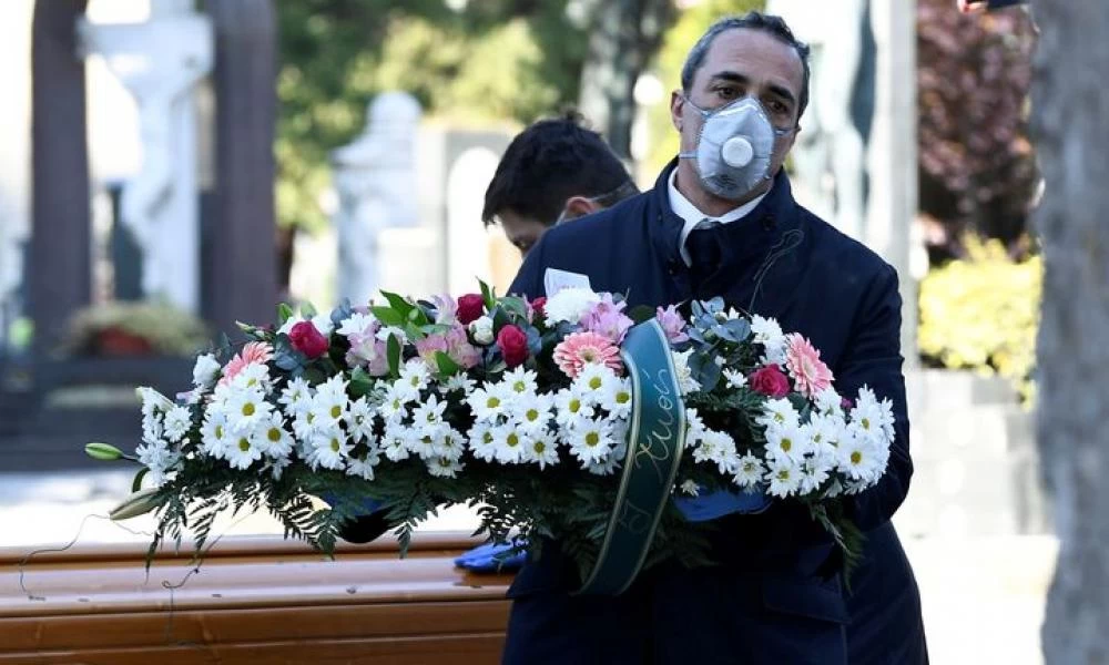 Γαλλία: Έσπασε το "φράγμα" των 1000 νεκρών από κορωνοϊό